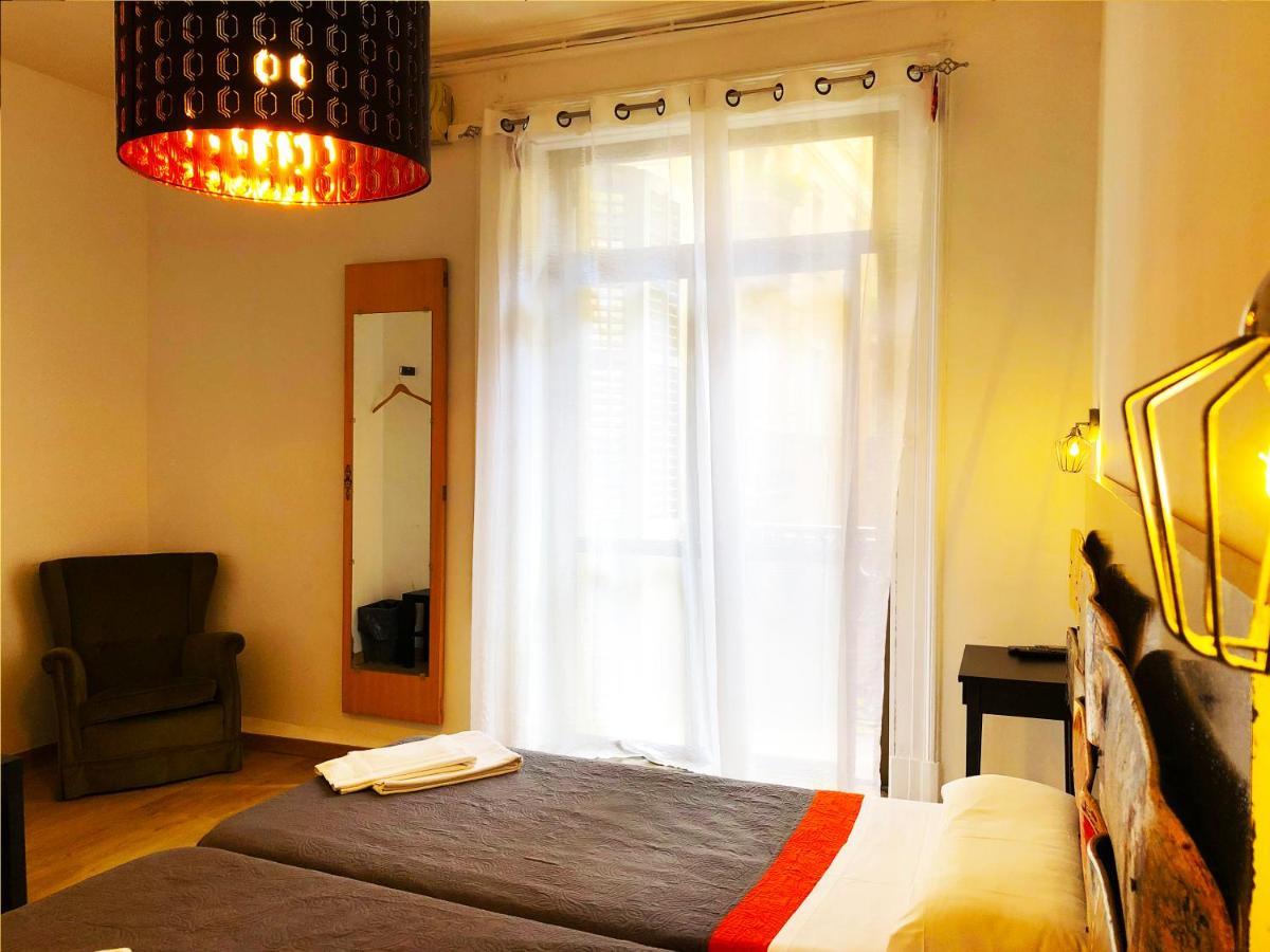 Hostal Portugal Otel Barselona Dış mekan fotoğraf