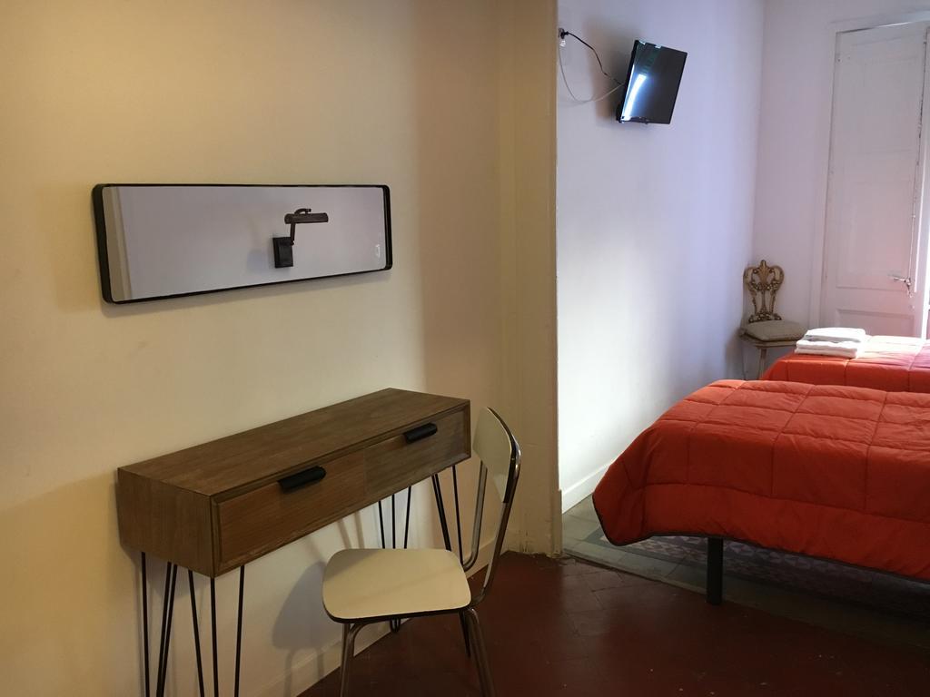 Hostal Portugal Otel Barselona Dış mekan fotoğraf